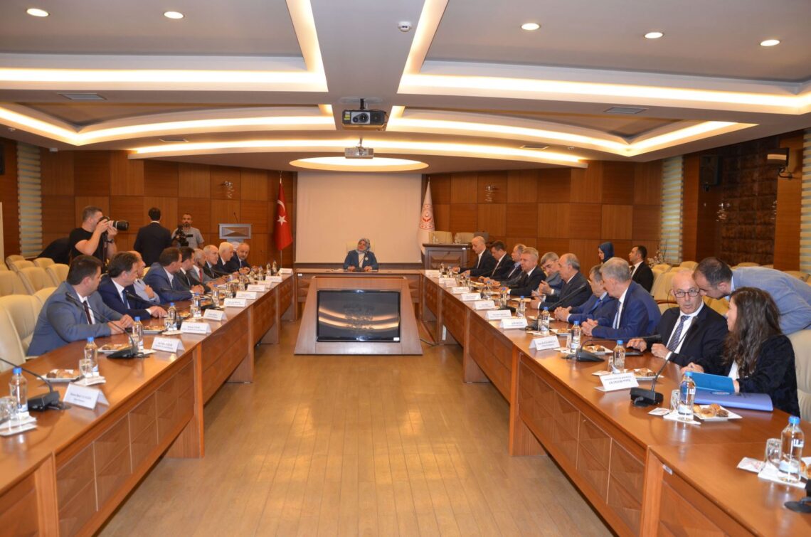 TÜRK-İŞ, TİSLER İÇİN BAKANLIKTA