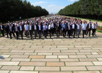 GMİS, TÜRK-İŞ İLE ANITKABİR’İ ZİYARET ETTİ