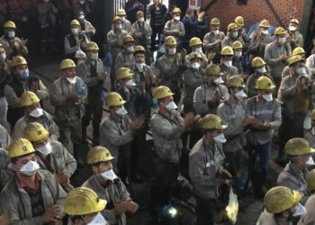 MADENCİDEN ALKIŞLI PROTESTO