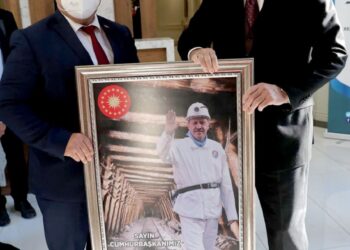 CUMHURBAŞKANI İLE GÖRÜŞTÜ