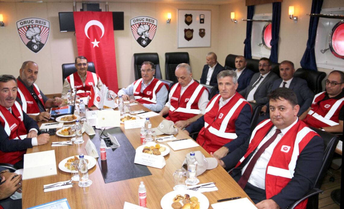 YÖNETİM KURULUMUZ, BAKAN DÖNMEZ İLE GÖRÜŞTÜ