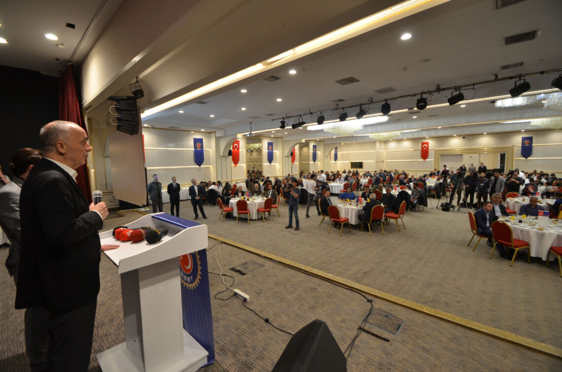 TÜRK-İŞ’TEN KAĞIT ATIK TOPLAYICILARINA İFTARİ