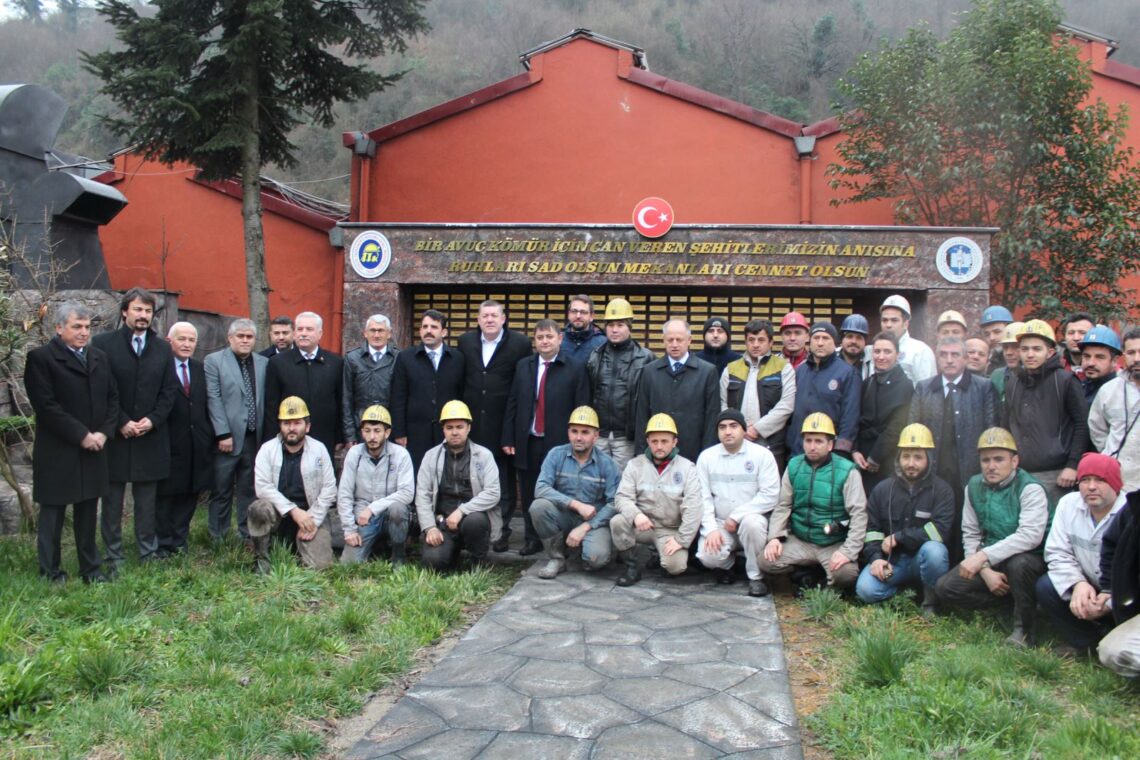 ARMUTÇUK MADEN ŞEHİTLERİ ANILDI