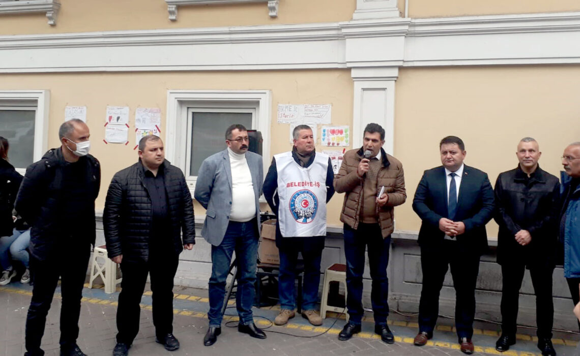 GREVDEKİ BELEDİYE İŞÇİLERİNE DESTEK