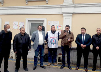 GREVDEKİ BELEDİYE İŞÇİLERİNE DESTEK