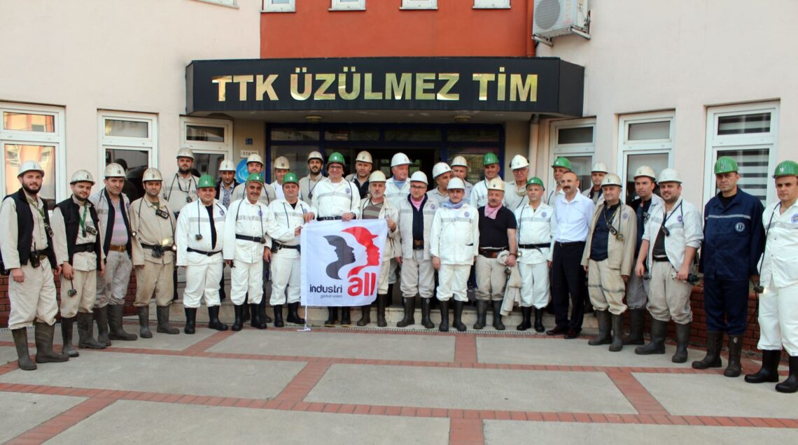 ÖZKAN, MADEN OCAĞINDA İFTAR AÇTI