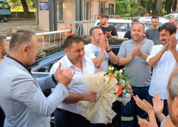 YEŞİL’İ ALKIŞLARLA, ÇİÇEKLERLE KARŞILADILAR