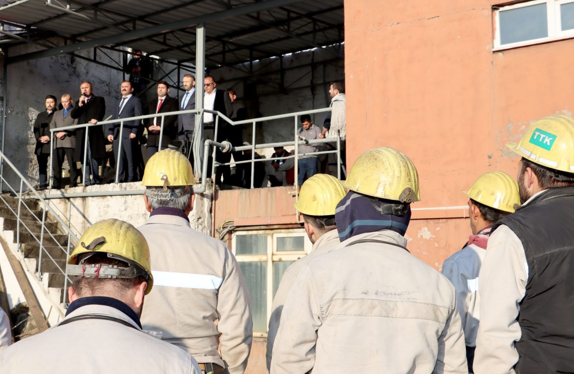 SENDİKAMIZ YÖNETİM KURULU, AMASRA’DA MADENCİYİ BİLGİLENDİRDİ