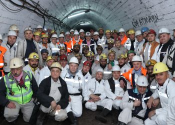 BAKAN DÖNMEZ, MADENCİLERLE İFTAR YAPTI