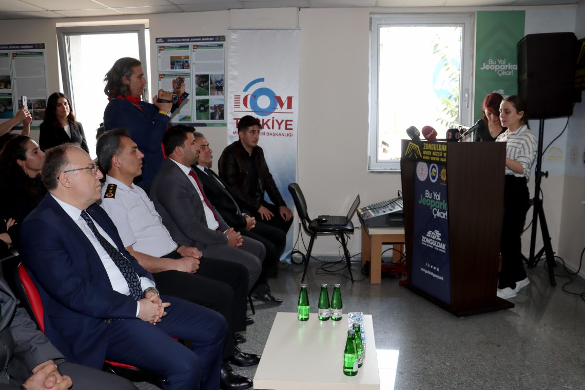 Depremzede öğrencilerden maden işçilerine teşekkür: ‘İyi ki yanımızda oldunuz, iyi ki varsınız’