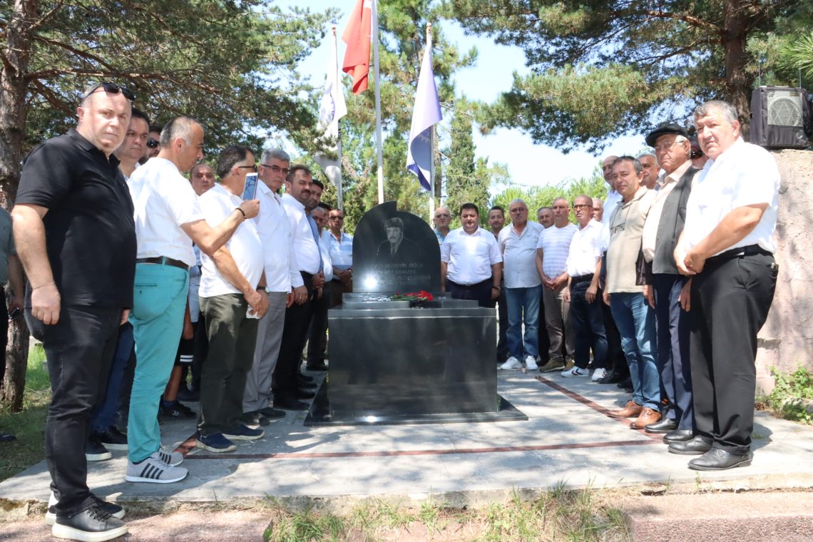 DENİZER, KABRİ BAŞINDA ANILDI