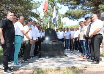 DENİZER, KABRİ BAŞINDA ANILDI