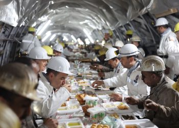 Bakan Bayraktar, maden işçileriyle iftar yaptı