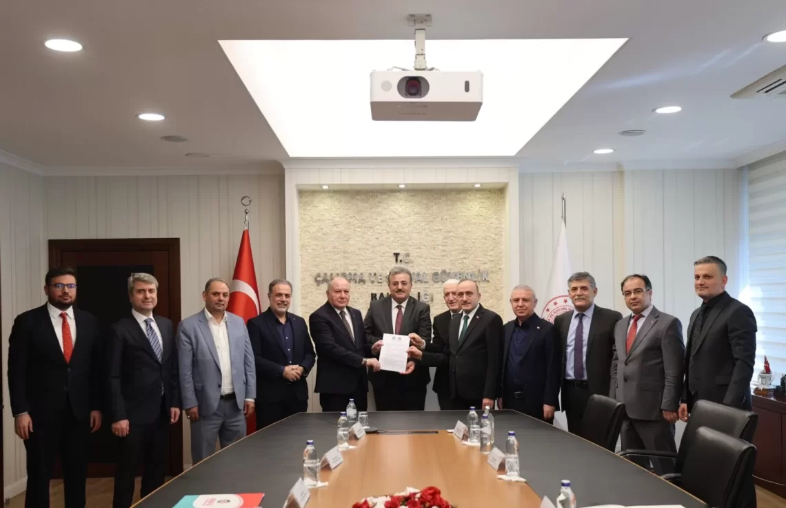 KAMU ÇERÇEVE PROTOKOLÜ ORTAK TEKLİFİ ÇALIŞMA VE SOSYAL GÜVENLİK BAKANLIĞINA SUNULDU