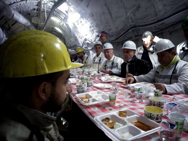ATALAY, MADENCİLERİN İFTAR SOFRASINA KONUK OLDU