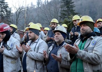 103 MADENCİ İÇİN ANMA TÖRENİ