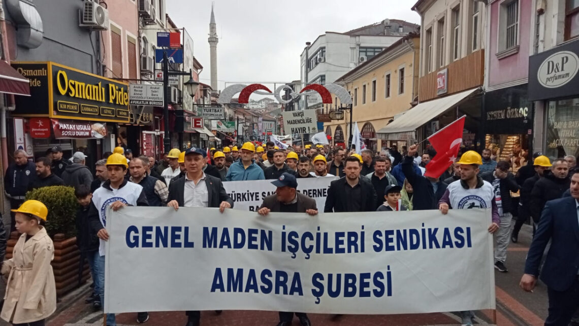 BARTIN’DA MADENCİLER CUMHURİYET MEYDANI’NA YÜRÜDÜ