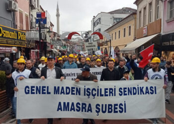 BARTIN’DA MADENCİLER CUMHURİYET MEYDANI’NA YÜRÜDÜ