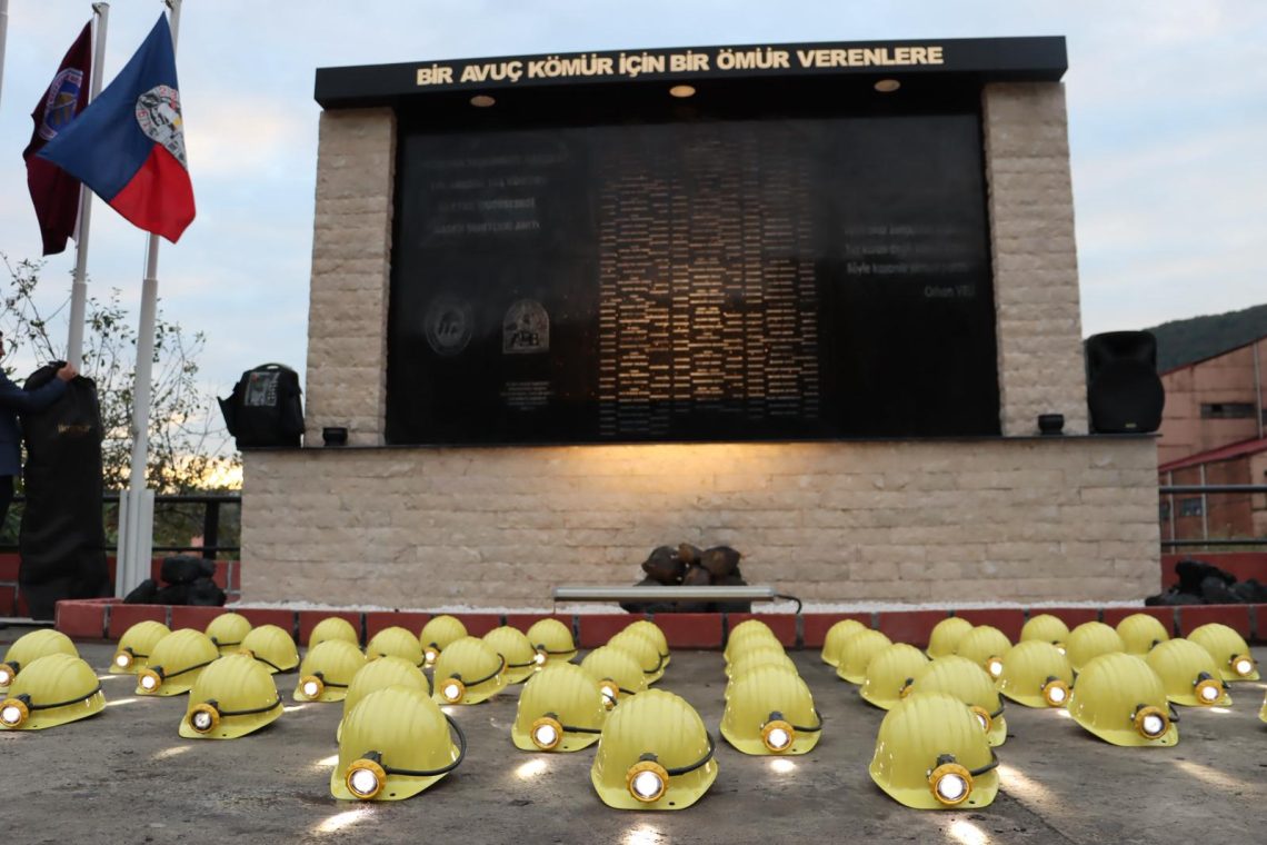 43 AMASRA MADEN ŞEHİDİMİZ DUALARLA ANILDI